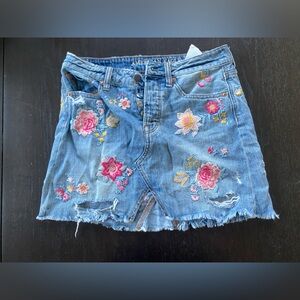 American Eagle floral embroidered mini skirt